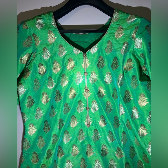 Indian wear (green and gold) - Picture 1 of 6